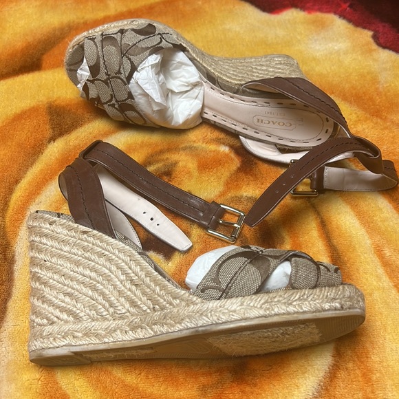 Coach - Picture 6 of 8